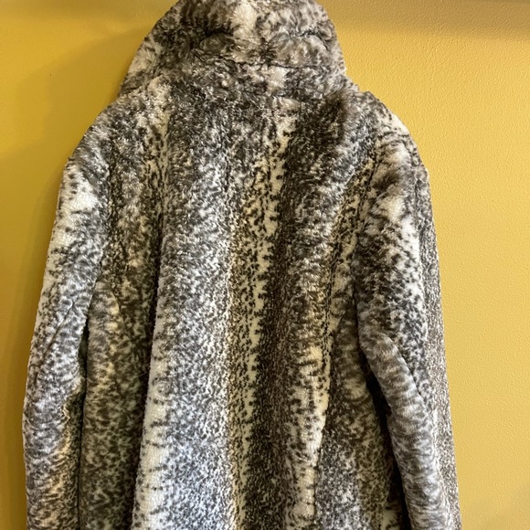 Rachel Roy SUPER thick comfy winter fancy coat. It’s is super soft. Never worn. - Picture 9 of 12